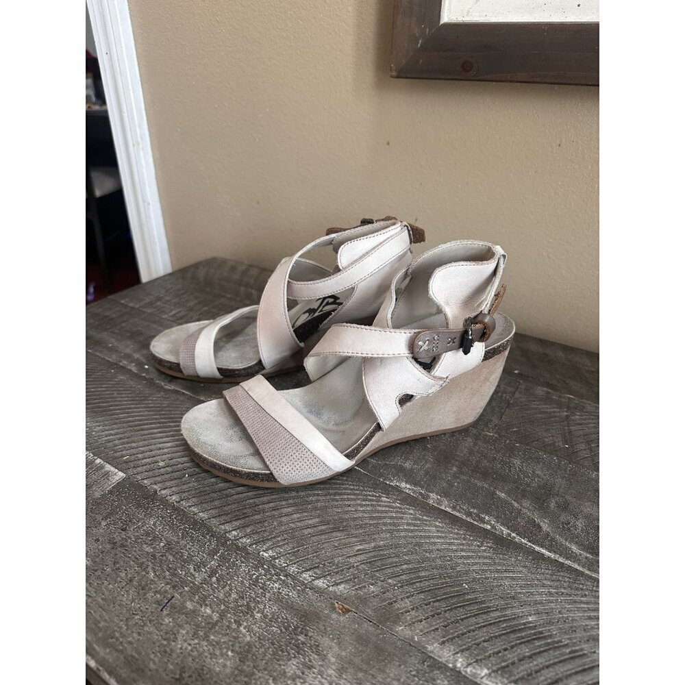 OTBT Freedom Leather Wedge Sandals Taupe Ivory Beige Shoes 7.5 M Cork